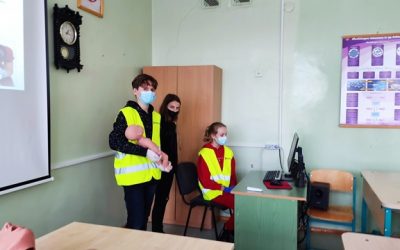 Pirmosios pagalbos mokymai su Jaunaisiais mokyklos paramedikais