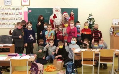 Apsilankė Kalėdų senelis su rėmėjų dovanomis