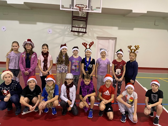 3a ir 3c klasėse vyko netradicinė veikla „Kalėdos veža!“