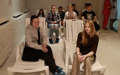 Gimnazistai dalyvavo atvirų durų dienoje tėvų darbovietėse „Šok į tėvų klumpes“