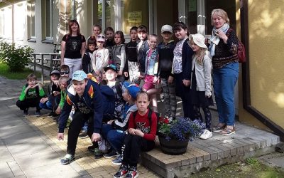 Mokiniai dalyvavo edukaciniame užsiėmime „Pinsiu nupinsiu juostą raštuotą“.