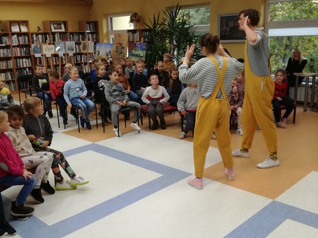 Biblioteka pakvietė į terapinę pasaką „Kelionė į pasaulio kraštą“