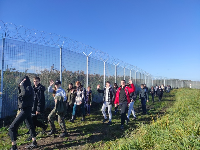 Jaunojo pasieniečio būrelių nariai dalyvavo žygyje palei valstybės sieną