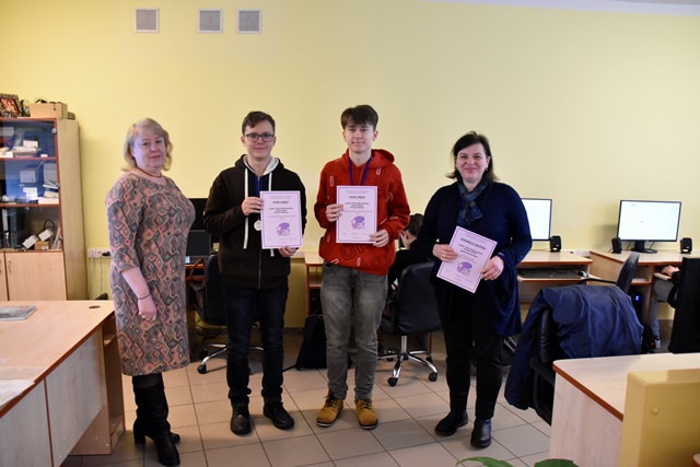Apdovanoti informatikos olimpiados laimėtojai