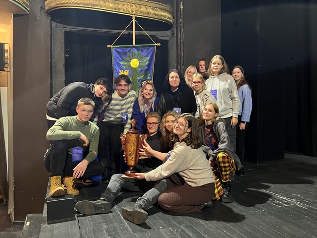 Teatras IKI dalyvavo Respublikiniame Klaipėdos universiteto absolventų mokyklinių teatrų festivalyje „Aitvarai 2023“