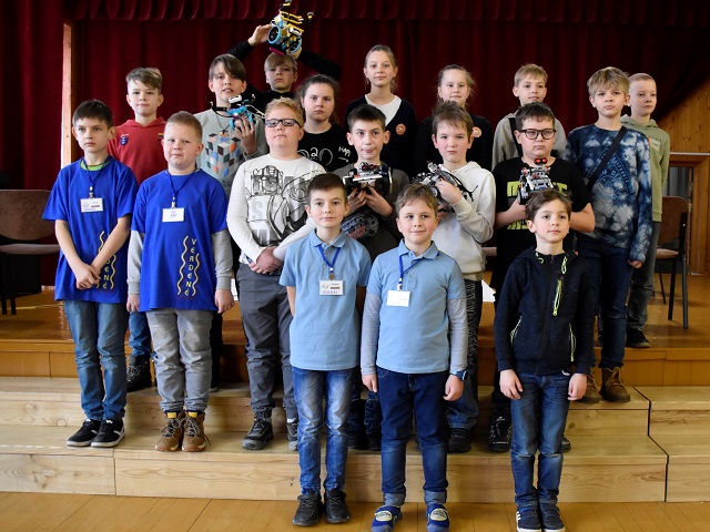 Ežerų krašto ir Latgalės regiono mokyklų mokiniai robotikos varžybose