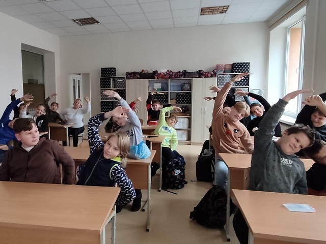 Saugaus darbo prie ekranų teorinės bei praktinės paskaitos „Saugaus darbo prie ekranų įgūdžių ugdymas. Akių mankštos nauda“