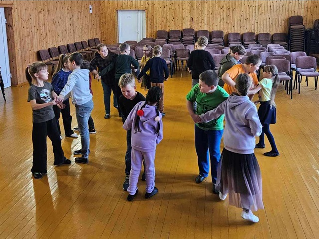 3a ir 3b klasių mokiniai mokėsi Advento žaidimų ir ratelių