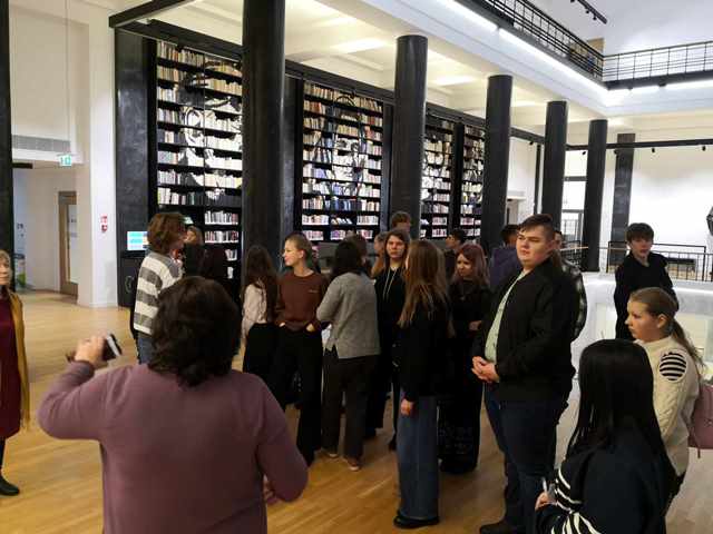 Gimnazistai susipažino su Lietuvos nacionaline biblioteka