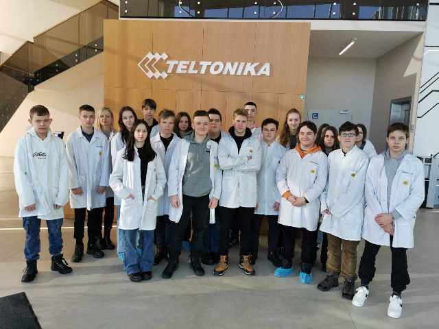 Devintokų apsilankymas technologijų įmonėje „Teltonika“
