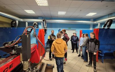 Aštuntokai lankėsi Visagino Technologijos ir verslo profesinio mokymo centre