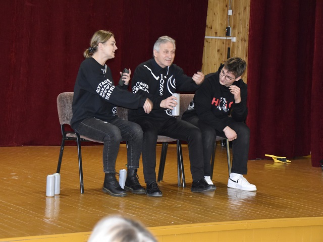 Alytaus miesto teatro spektaklyje „pXI prieš kryžkelę“