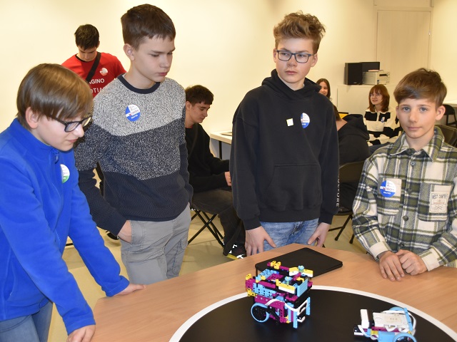 Robotas „Plyta“ Visagino Robotiadoje