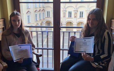 Jaunųjų kūrėjų darbai įvertinti – konkurso „Mes esame NATO“ dalyvės pagerbtos Vilniuje
