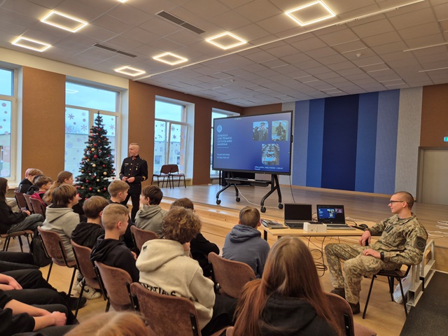 Generolo Jono Žemaičio Lietuvos karo akademijos kariūnų viešnagė gimnazijoje