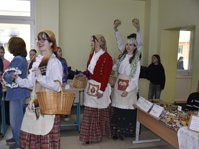 Gimnazijoje šurmuliavo Kaziuko mugė