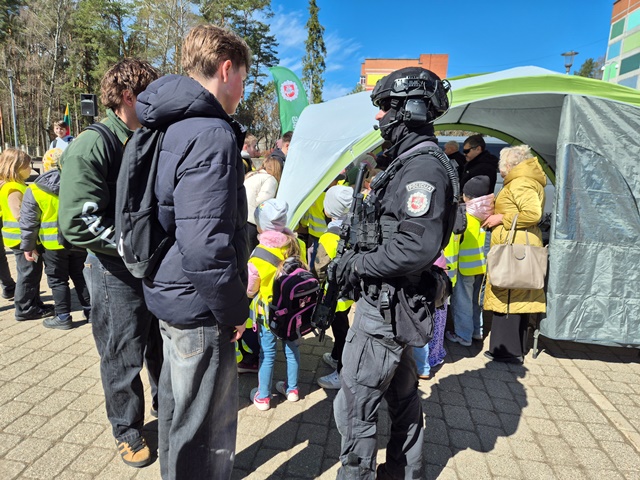 Gimnazistai dalyvavo renginyje „Ateik ir pažink Lietuvos policiją!“