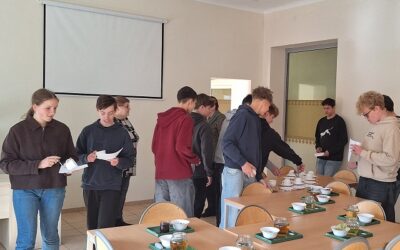 8a klasės projektas „Gydanti gamta“: nuo pažinimo iki degustacijos