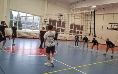 Minimali persvara, maksimalios emocijos: tinklinio aikštelėje susitiko mokiniai ir mokytojai